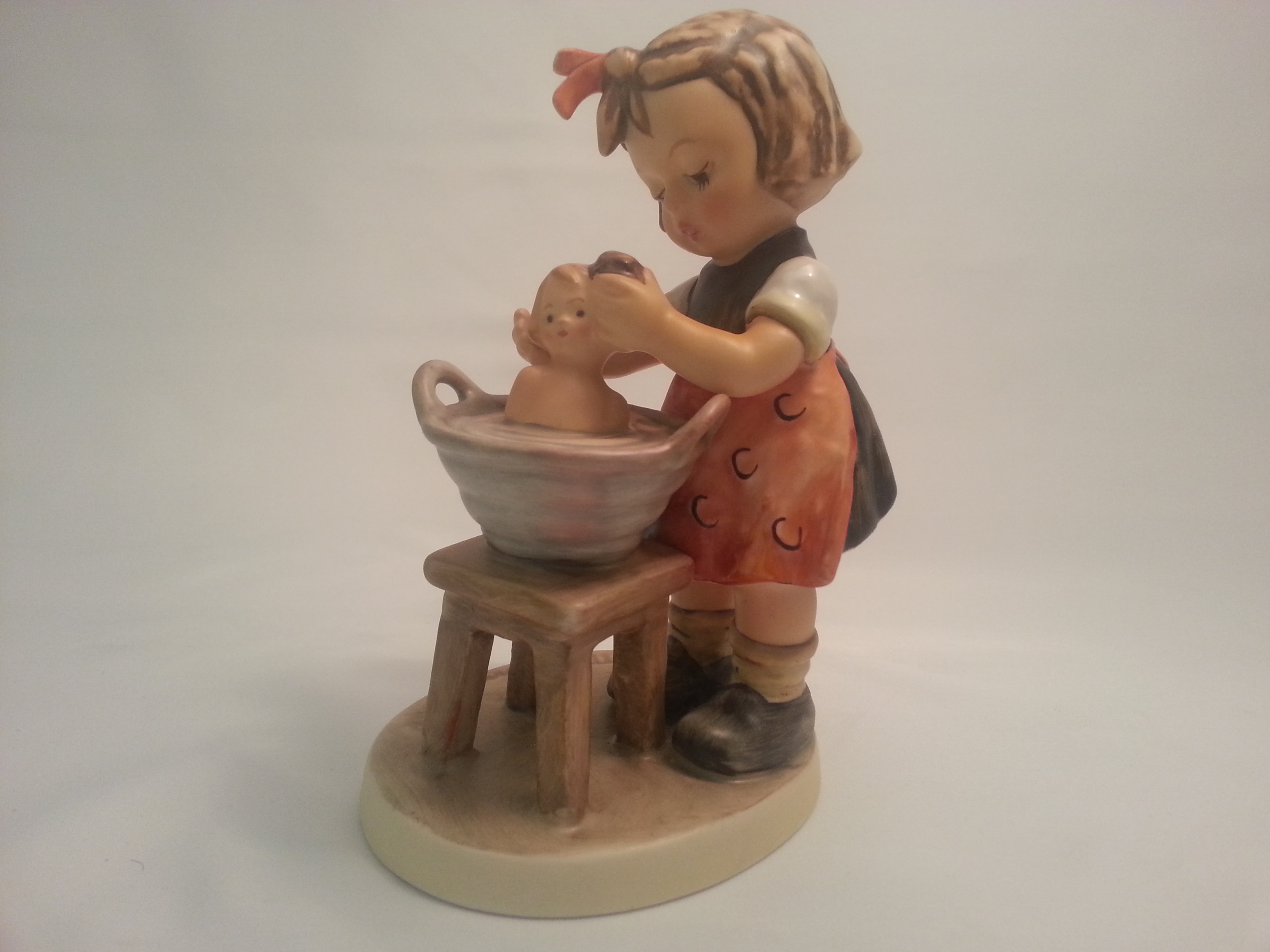 Goebel, Hum 319 (01-319-01-1), "Puppenbad / Doll Bath / Bain de la poupée", #797