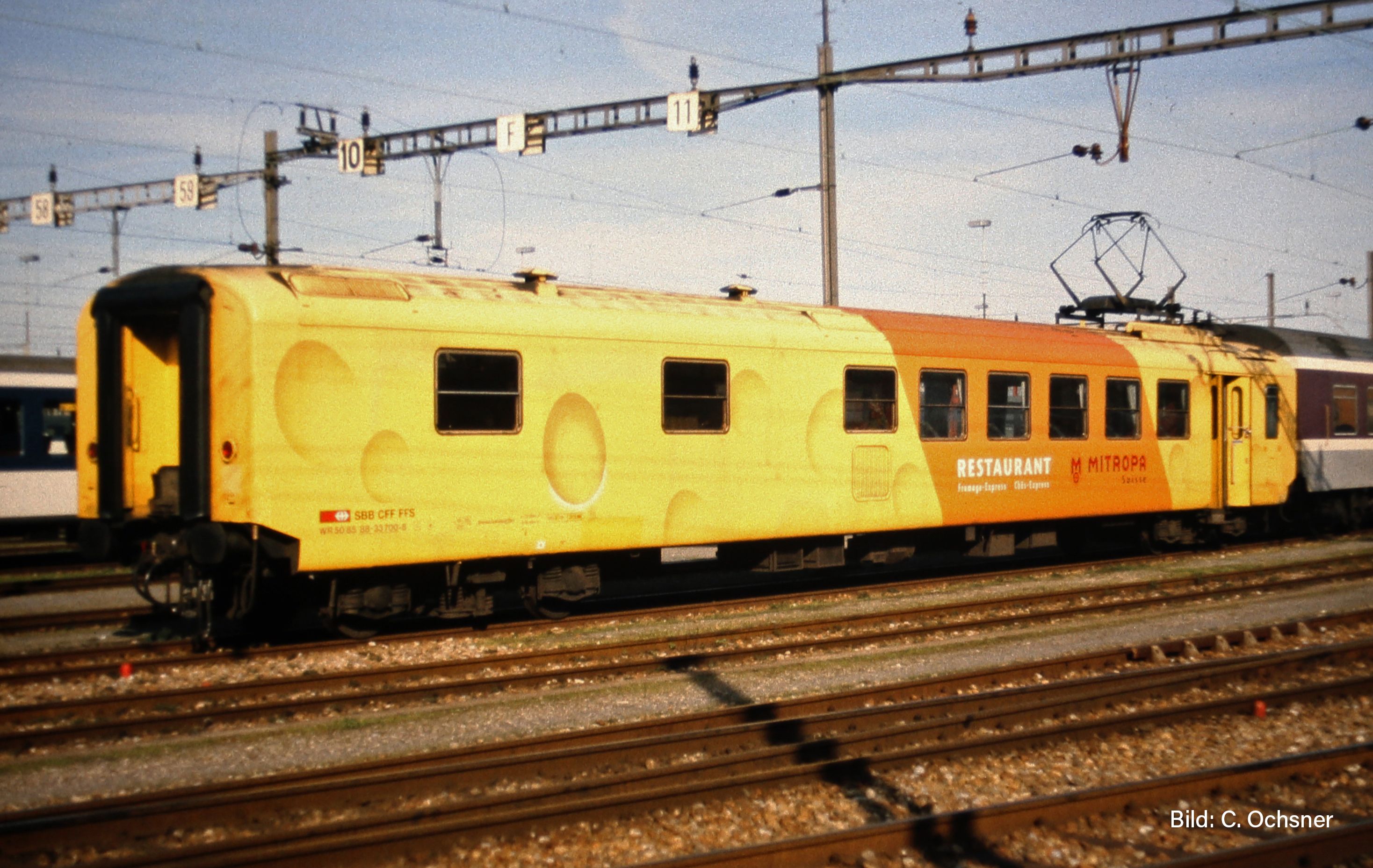 Piko H0 97318, SBB Speisewagen "MITROPA" (ex Buffet Suisse Chäs-Express), EW I, Ep. V, DC-Achsen