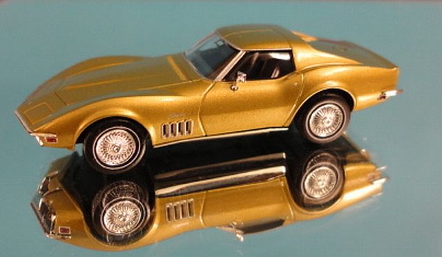 Corvette C3 gold