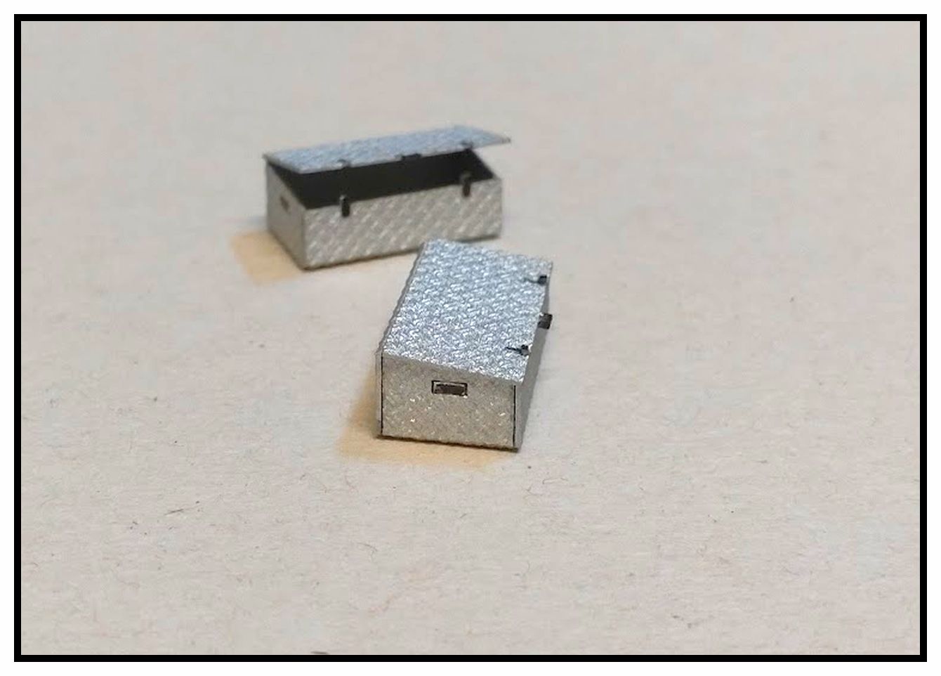 AM  2x Box lxBxH  20x8x11mm