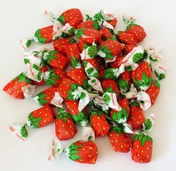 Milch-Erdbeer-Bonbons mit Vollmilch, leckere Qualitätsbonbons von Edel 100g - 1000g