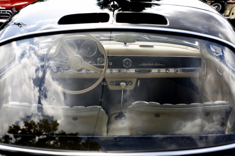 300 sl cockpit.jpg