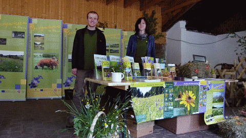 Kuhball 2011 - Matthias und Karo betreuten den Stand