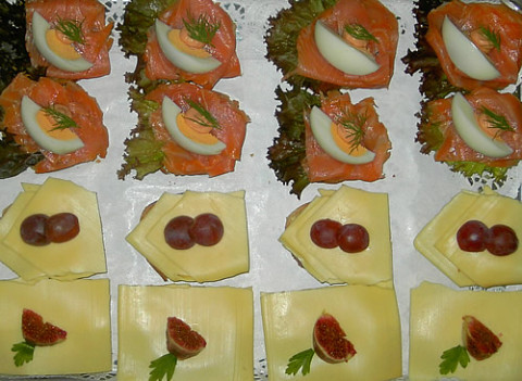 Partyservice Janz    Lachs-und Käsehäppchen