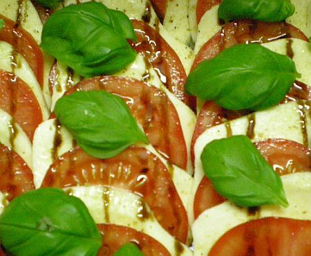 Partyservice Janz: Tomate-Mozzarrella mit Basilikum