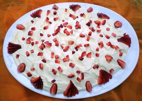 Partyservice Janz   Vanillemousse ganiert mit Erdbeeren