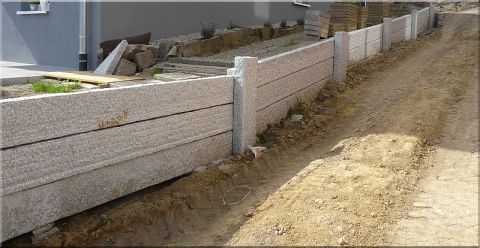 Granitstehle liegend verarbeitet