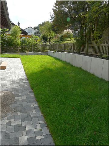 Kindergarten Tüllingen,  Pflastersteinbelag und Rollrasen