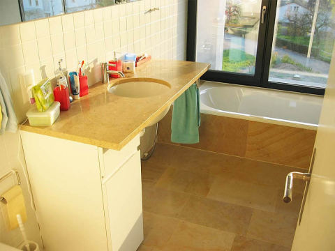 Badzimmer in Liesberger-Kalkstein