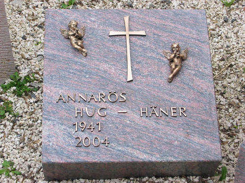 Grabplatte mit Bronze-Aplikationen