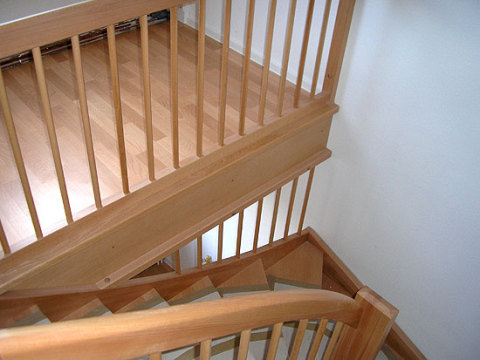 offene Treppe Buche, viertelgewendelt 